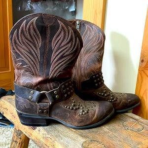 Ariat side zip boot